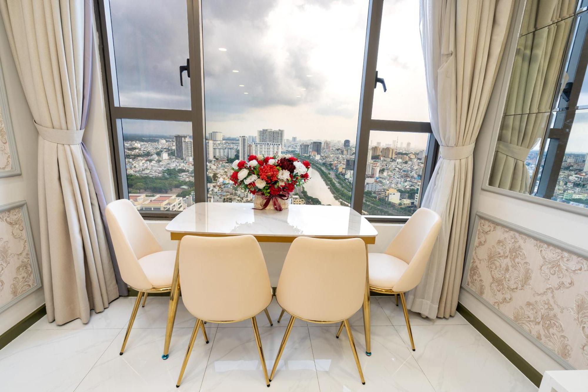 Awesome Rivergate Apartment - Cbd In Hcm City Хошимін Екстер'єр фото